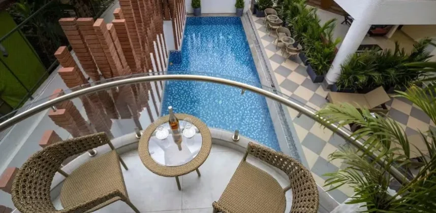 Premium with pool view