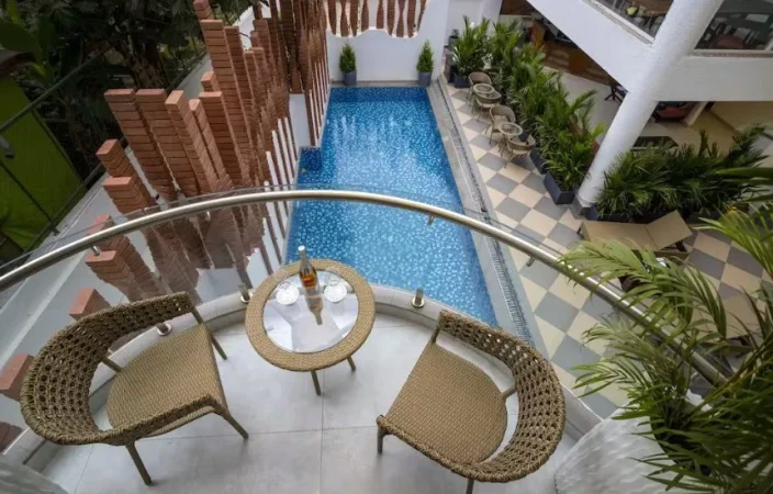 Premium with pool view